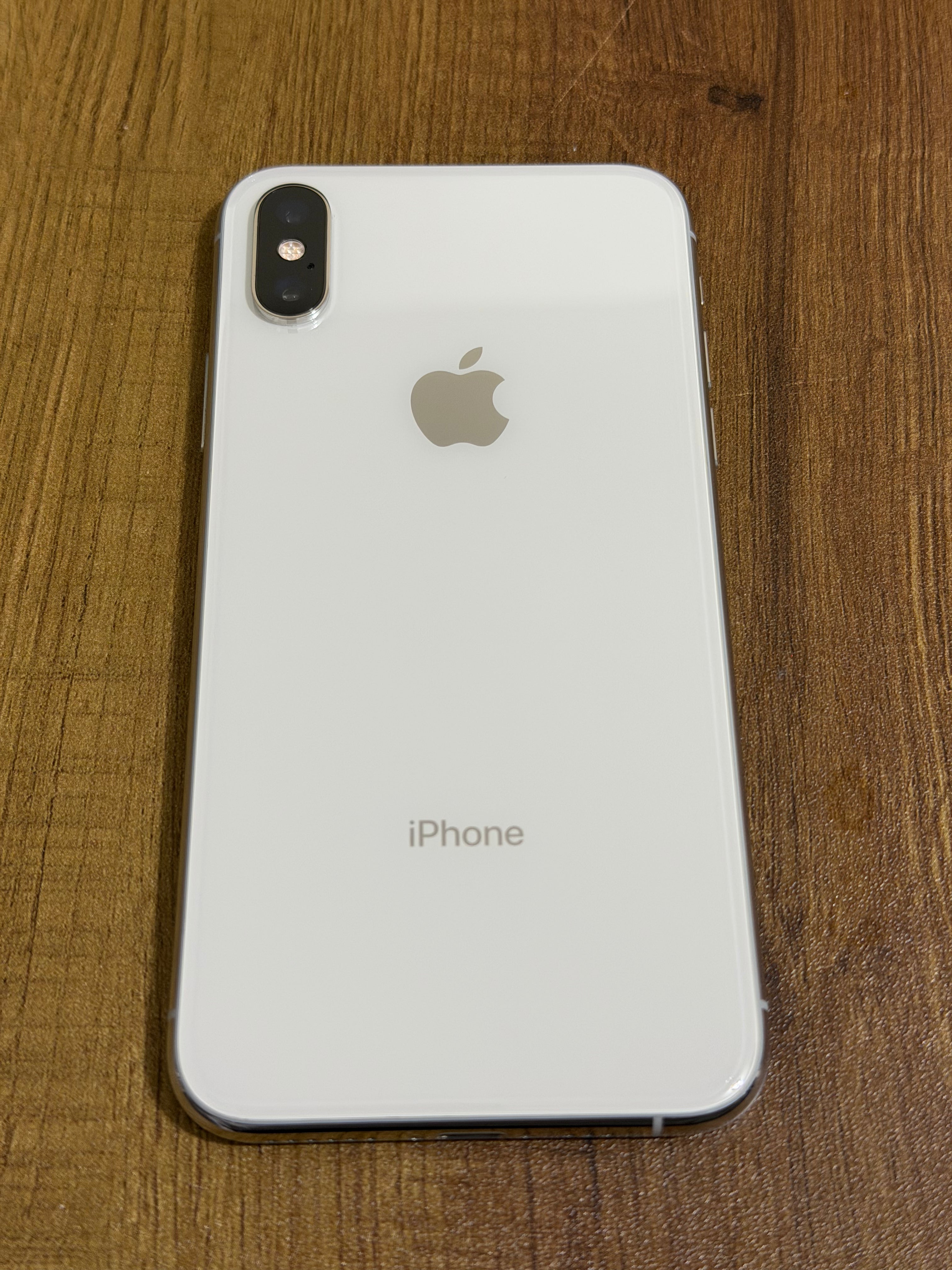 Apple iPhone XS Max- 64 GB - Silver - (Unlocked)