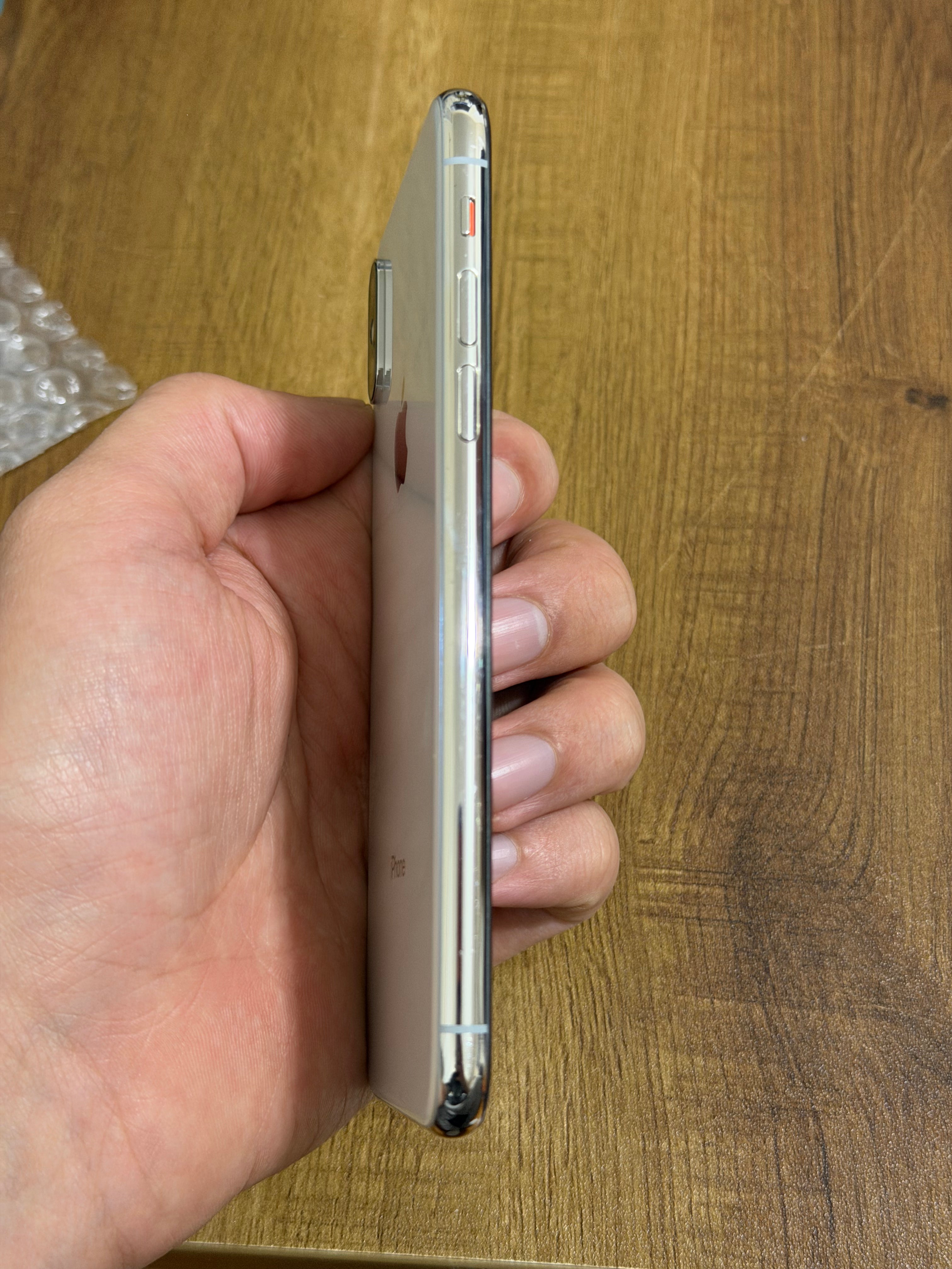 Apple iPhone XS Max- 64 GB - Silver - (Unlocked)