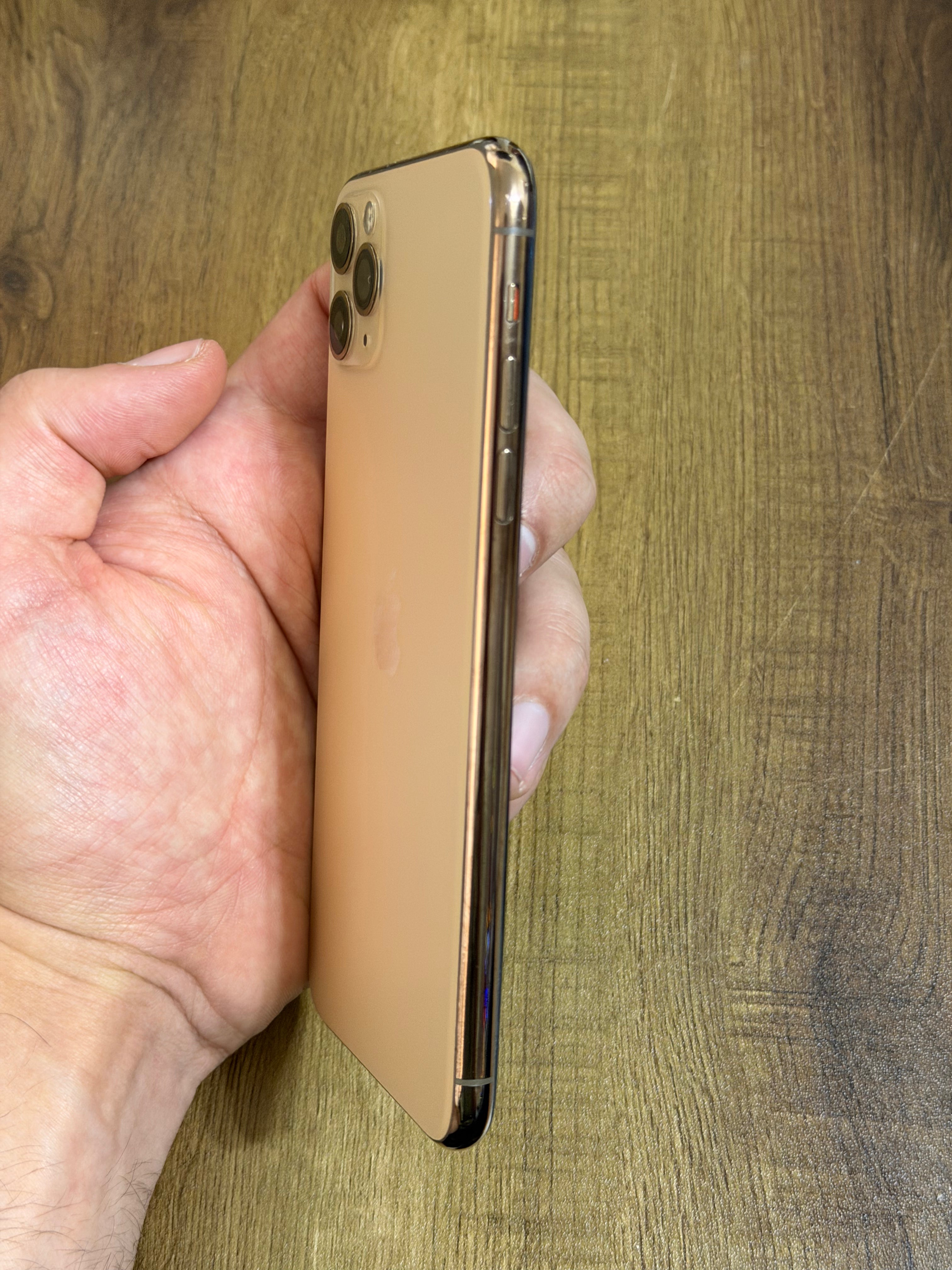 Apple iPhone 11 Pro Max - 64 GB - Gold (Unlocked)